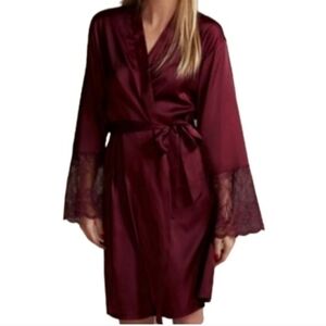 DB Studio David's Bridal Satin Robe Burgandy Size Small/Medium